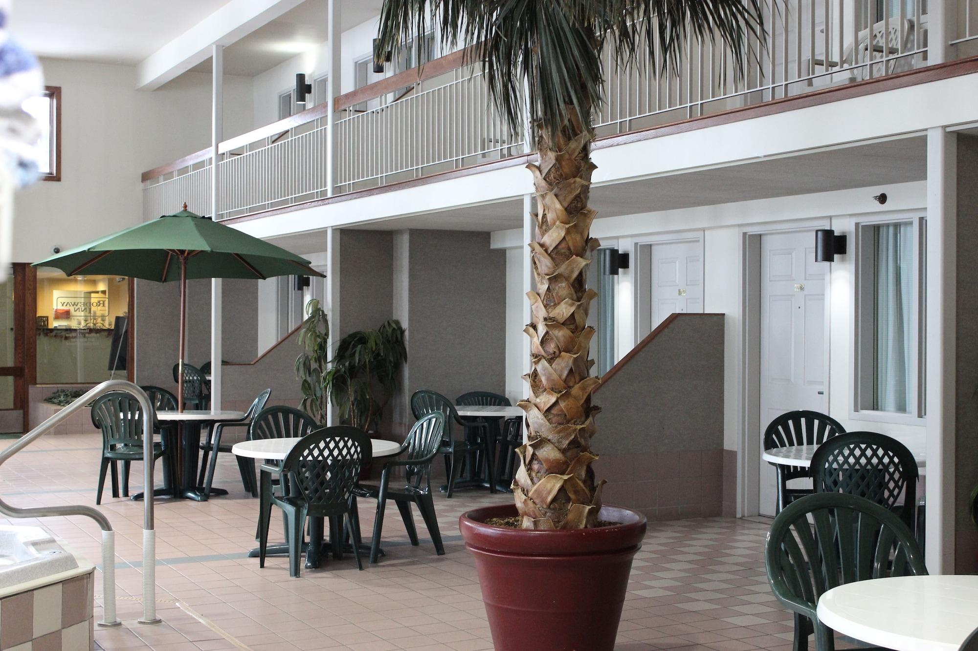 Rodeway Inn Columbia Mall Loop Grand Forks Exterior photo