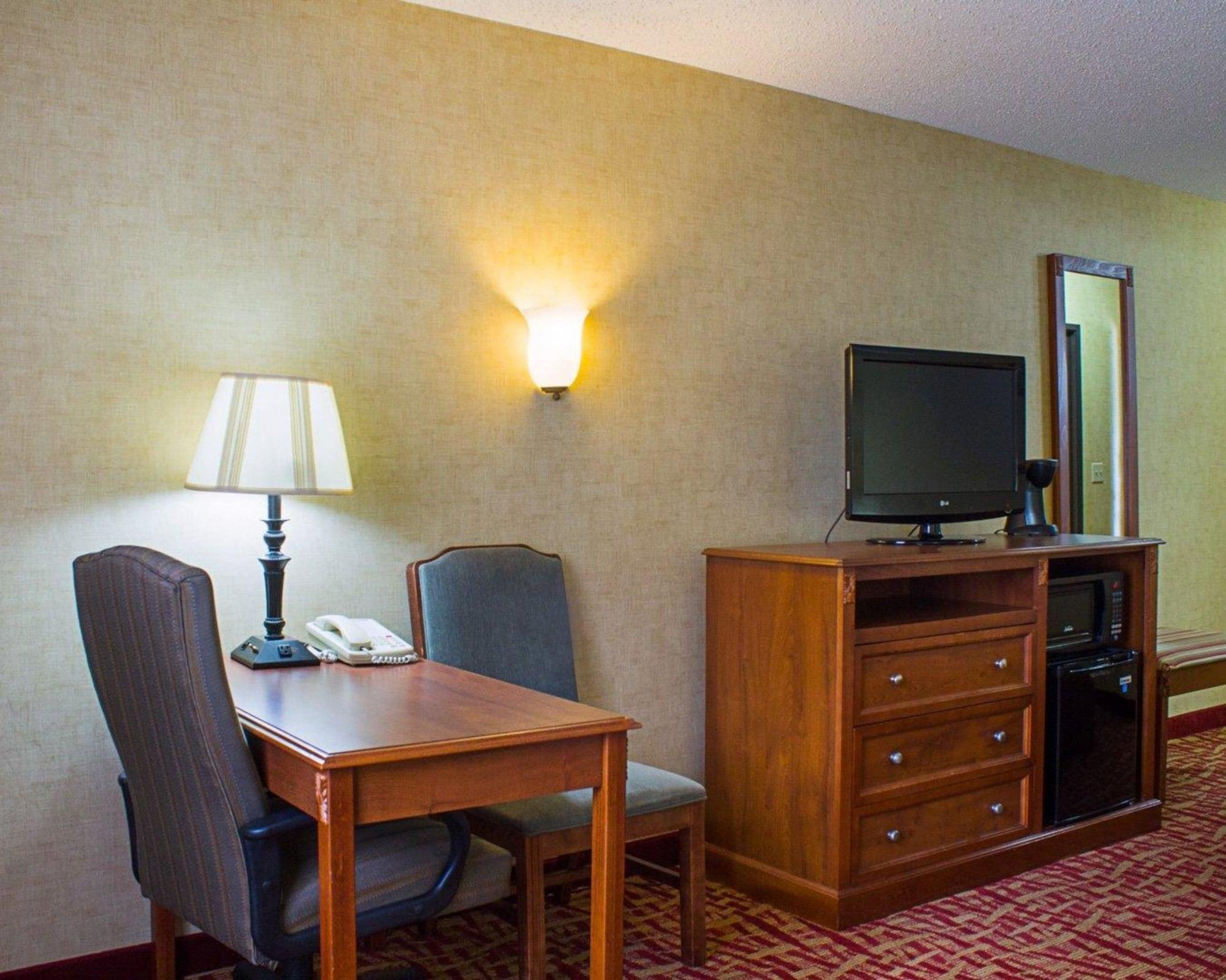 Rodeway Inn Columbia Mall Loop Grand Forks Exterior photo