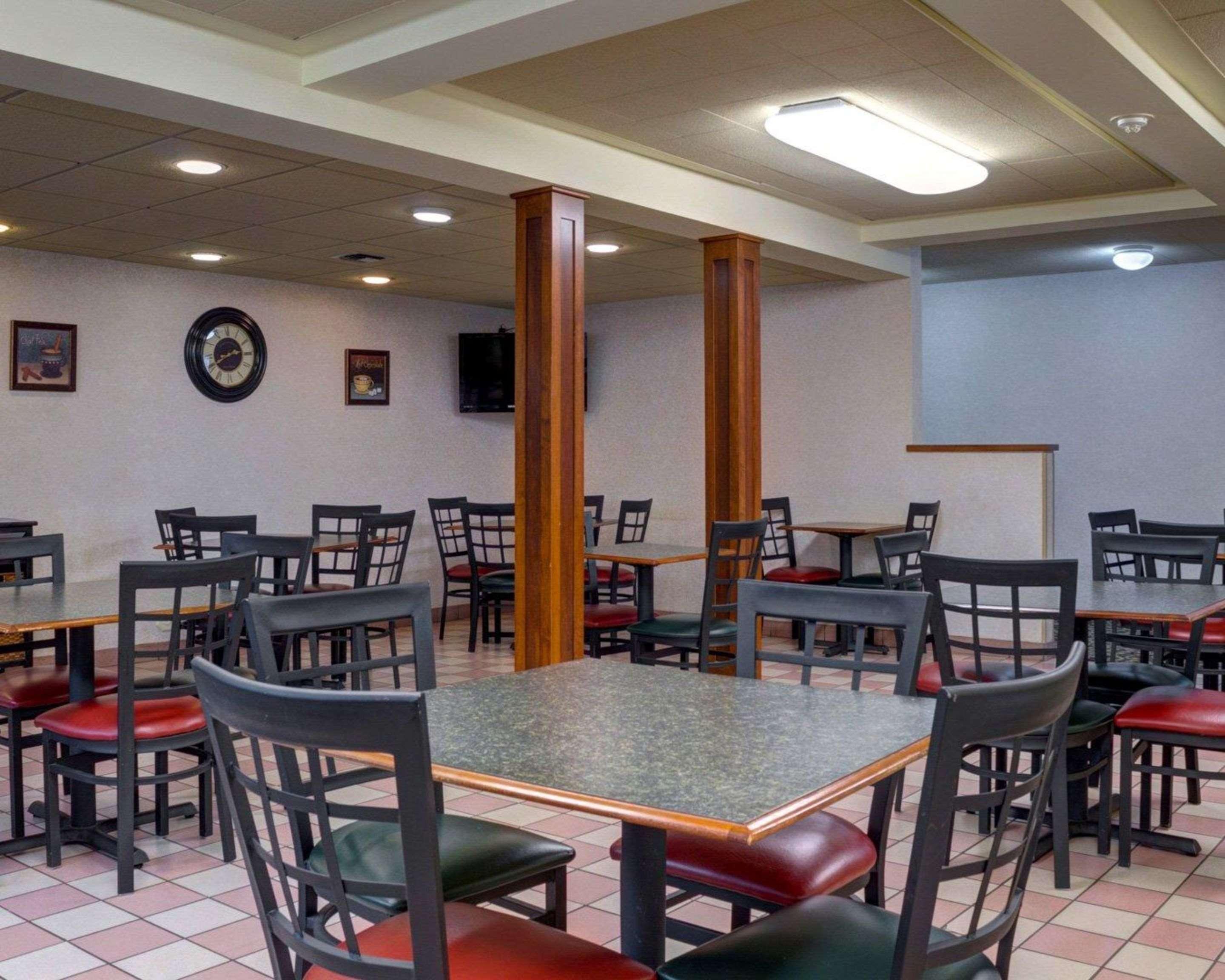 Rodeway Inn Columbia Mall Loop Grand Forks Exterior photo
