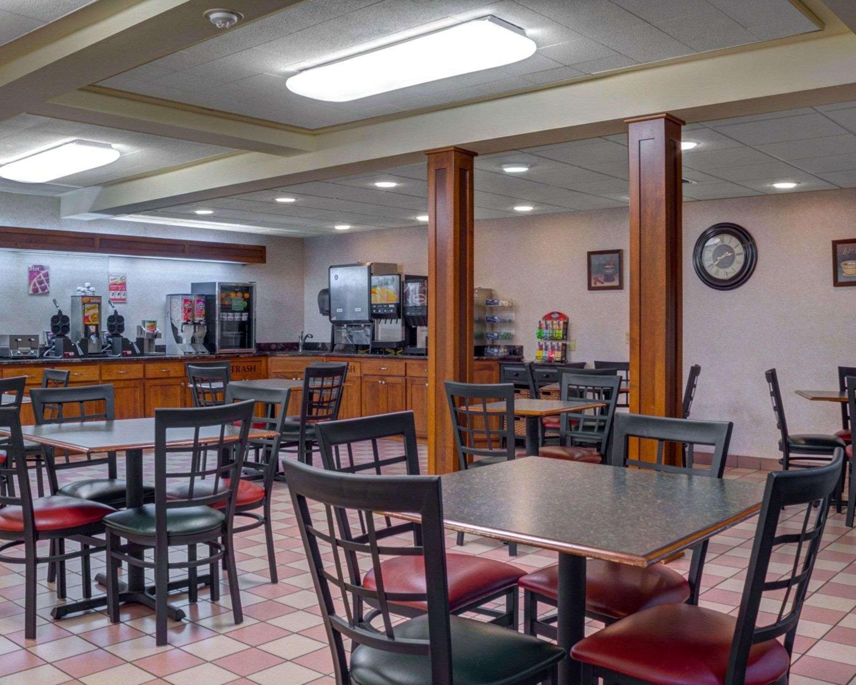 Rodeway Inn Columbia Mall Loop Grand Forks Exterior photo