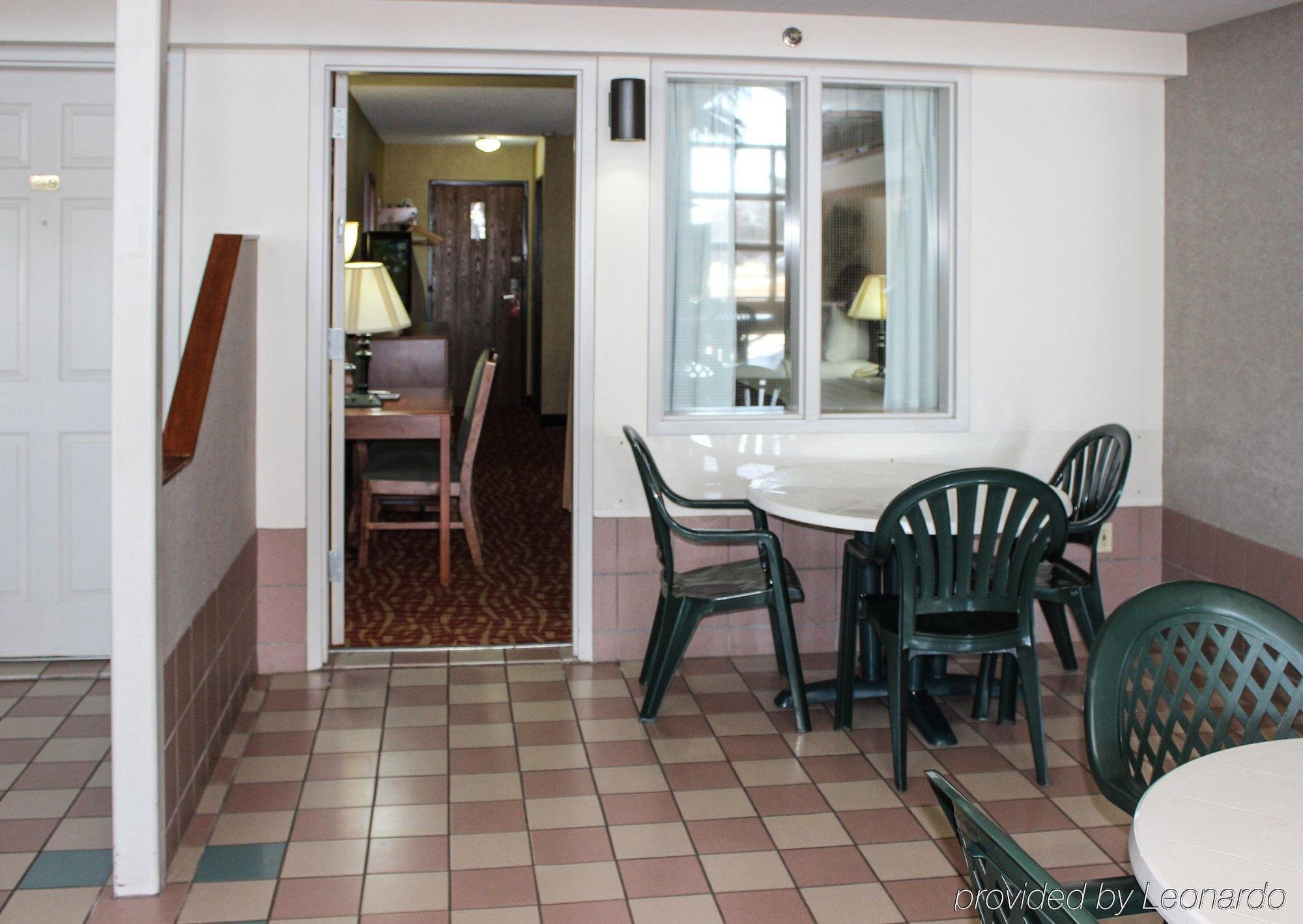 Rodeway Inn Columbia Mall Loop Grand Forks Exterior photo