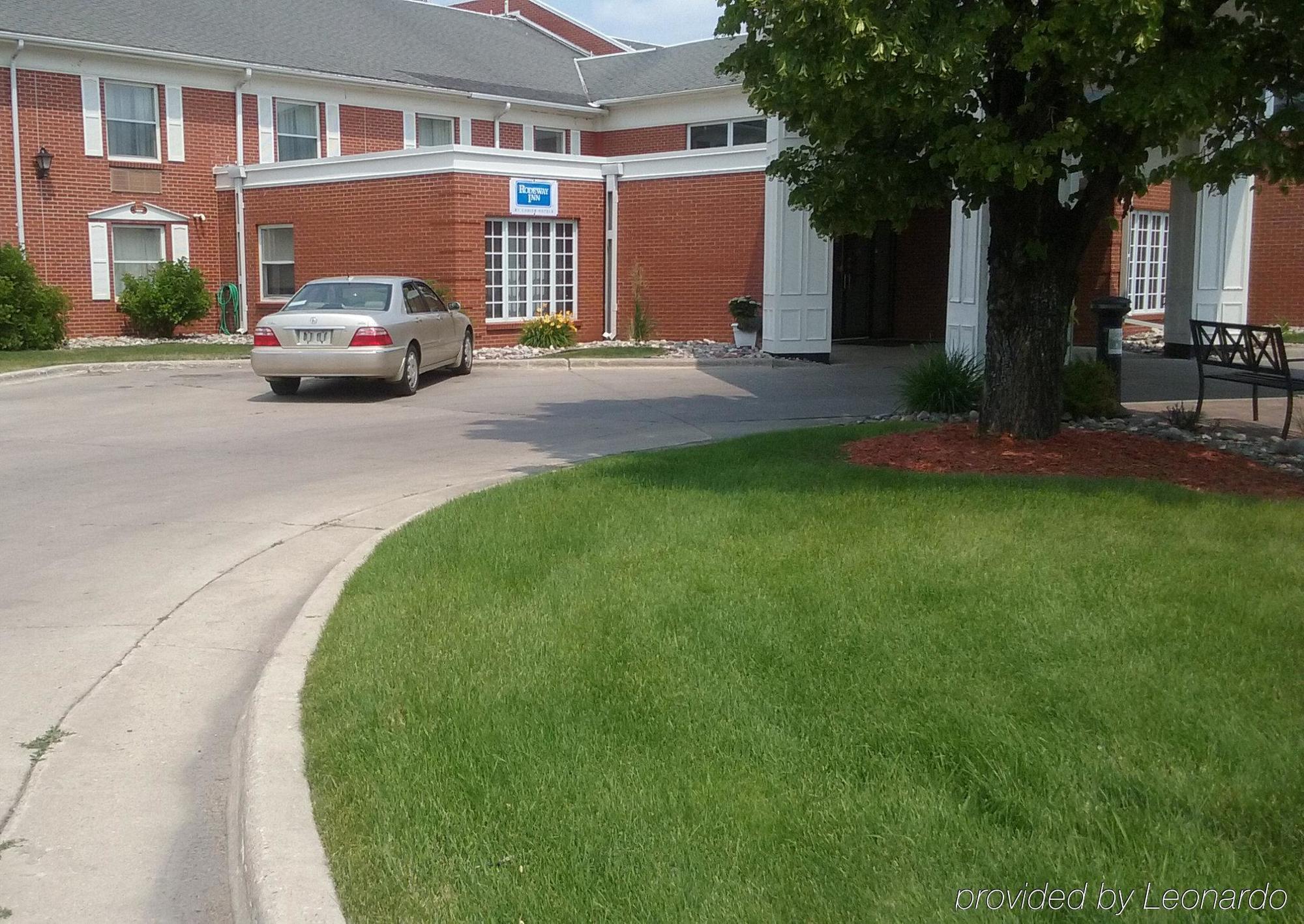 Rodeway Inn Columbia Mall Loop Grand Forks Exterior photo